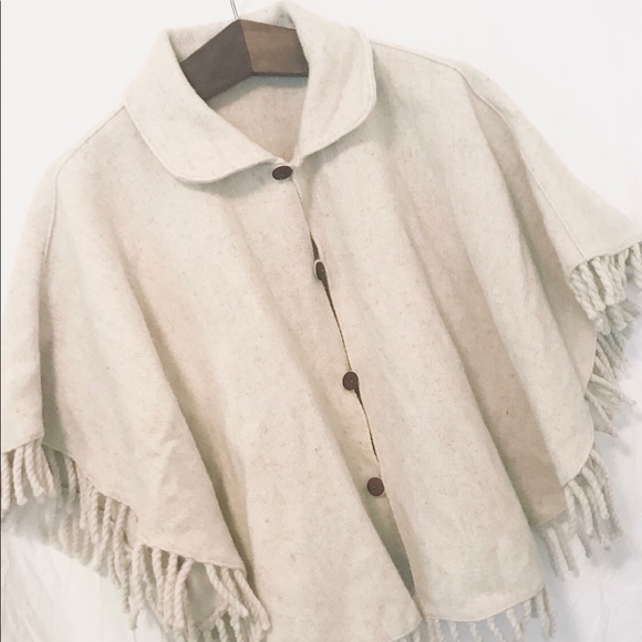 Vintage handcrafted wool poncho - Picture 4 of 10